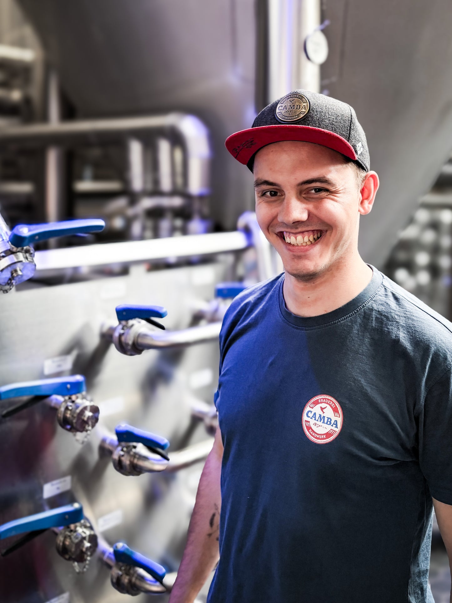"CAMBA" Cap - Bavarian Caps grau/rot mit Metallpatch